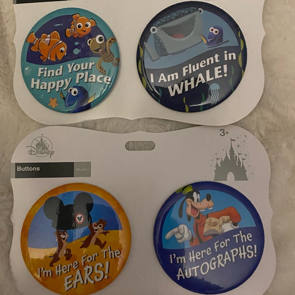 Walt Disney World round buttons from Disney parks chip and dale goofy 4 buttons